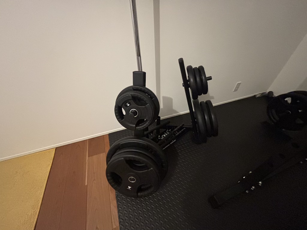 STEADYのプレートとバーベルの写真
